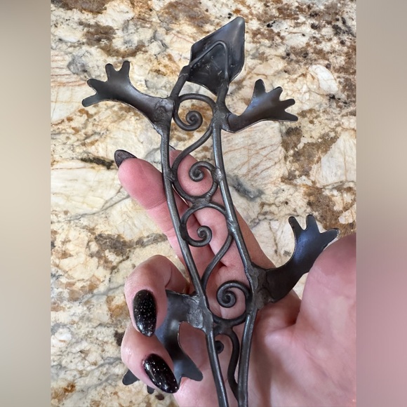 Metal lizard wall hanger reptiles 10” long - Picture 5 of 6